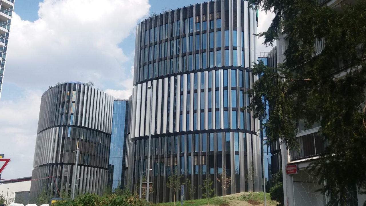 H+ Apartman Letiste Apartmán *